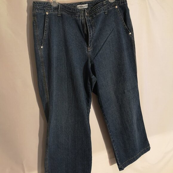 Jones & Co Ladies Size 14 Medium Wash Jean Capri's - Picture 1 of 5